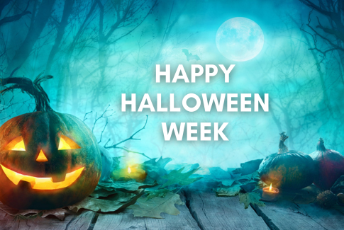 Happy Halloween Week - Verlosungsaktion zu Halloween: Abgebildet sind ein Halloween-Kürbis sowie Kerzen und der Schriftzug Happy Halloween Week.