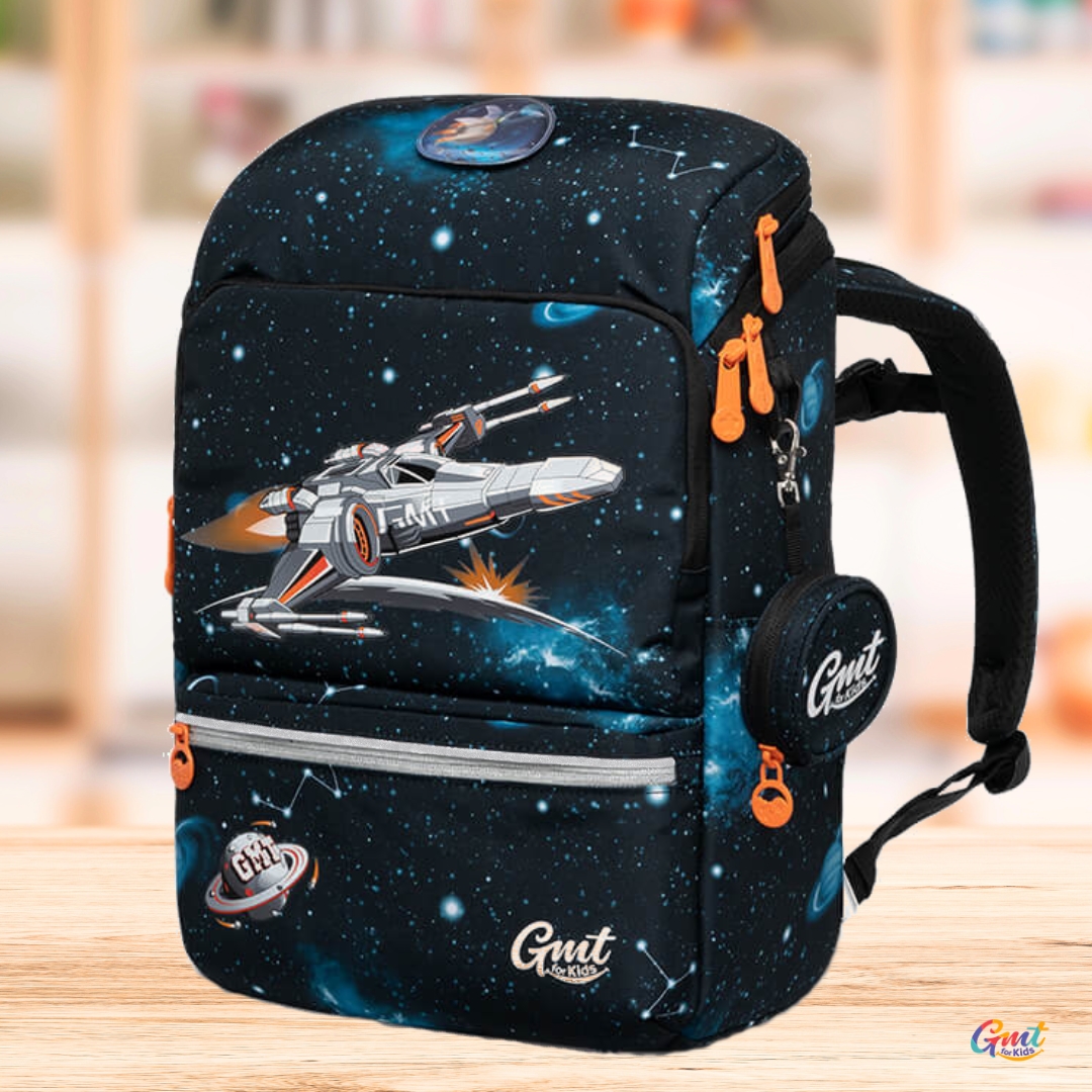 Schulranzen von GMT for Kids - GMT Light Raumschiff: Dargestellt ist ein dunkelblauer Ranzen mit einer Weltraumszene und einem Raumschiff.