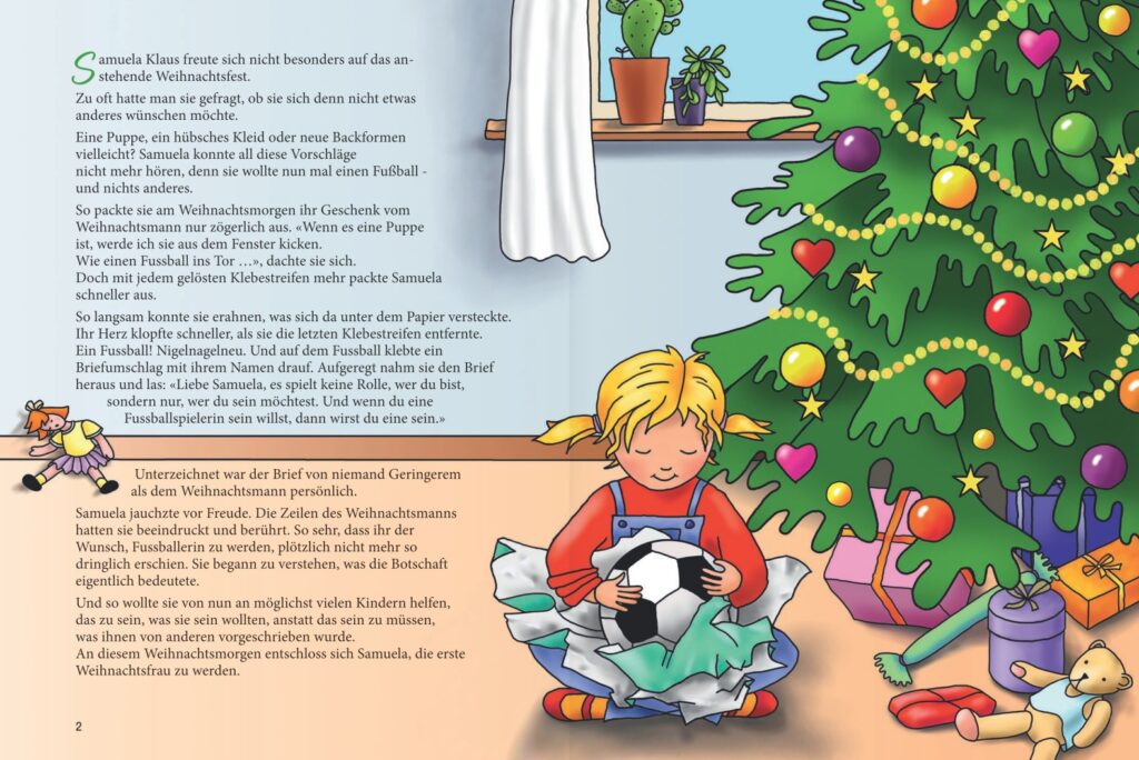 Samuela Klaus, die erste Weihnachtsfrau - Samuela und das Weihnachtsfest: Abgebildet ist ein Mädchen vor einem Weihnachtsbaum, das einen Fußball aus dem einem Geschenk wickelt.